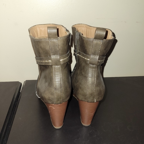 Cute green wedge boots!! - Picture 4 of 4